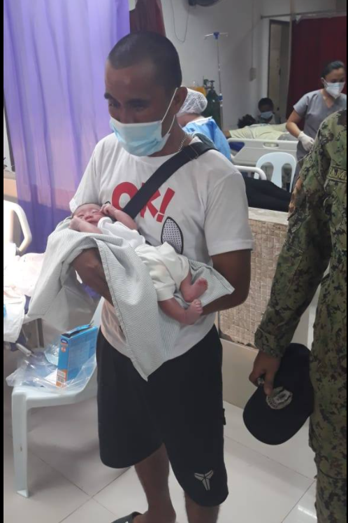 一名菲律宾男子日前因自家狗狂吠意外发现一名弃婴。图撷自(photo:UDN)