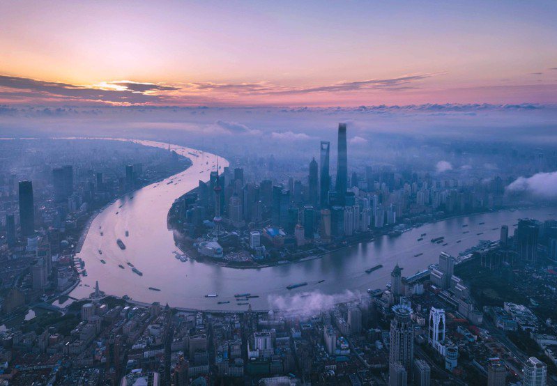 晨光中的上海陆家嘴。（新华社）(photo:UDN)
