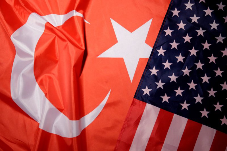 国际间强权竞争态势日益浮现，分析土耳其美国关系的评论文章认为，与其说中东情势演变牵动双边关系，还不如说安卡拉与莫斯科和北京的关系对土美关系影响更大。 路透社(photo:UDN)