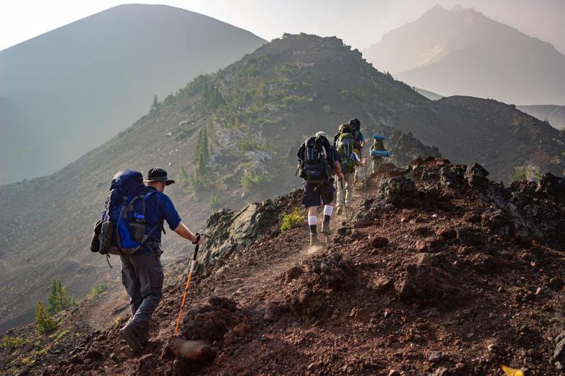 爬山時學會調整呼吸，可以幫讓旅程更輕鬆。圖片來源：pexels