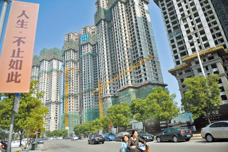 東吳證券首席經濟學家任澤平認為，房地產是最堅硬的泡沫。中新社資料照片