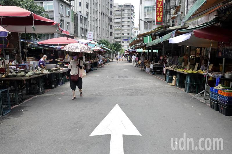 台北市環南市場爆出41例陽性個案。 記者林俊良／攝影