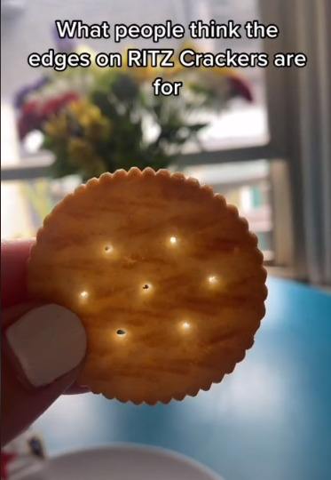 Ritz饼干边缘呈荷叶边的原因「超实际」。图／取自(photo:UDN)
