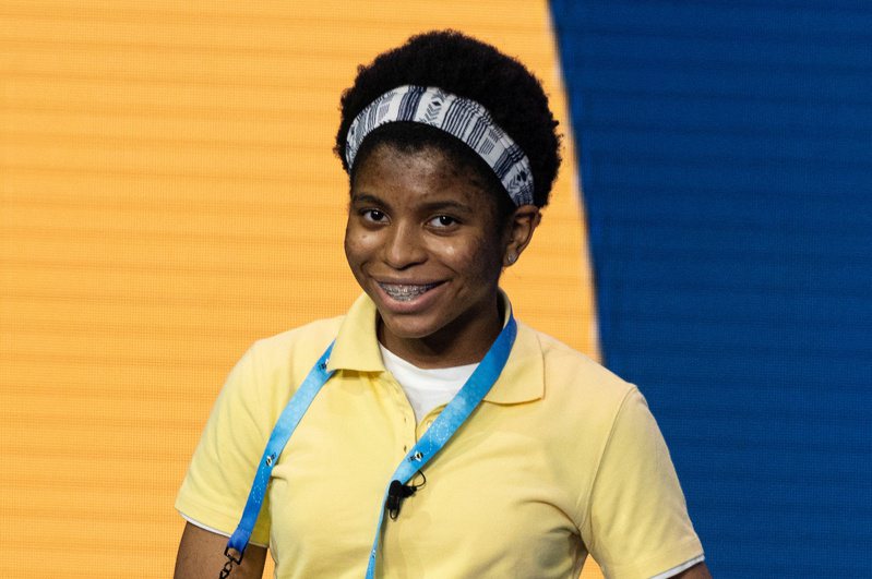 美国路易斯安那州纽奥良14岁非裔女孩雅凡嘉德（Zaila Avant-garde），在美国时间8日晚间夺得2021年全美拼字比赛冠军。路透(photo:UDN)