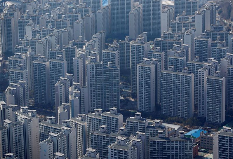 随着首尔房价、房租暴涨，预计今年首尔净流出人口将超过10万。图为首尔住宅大厦。（路透）(photo:UDN)