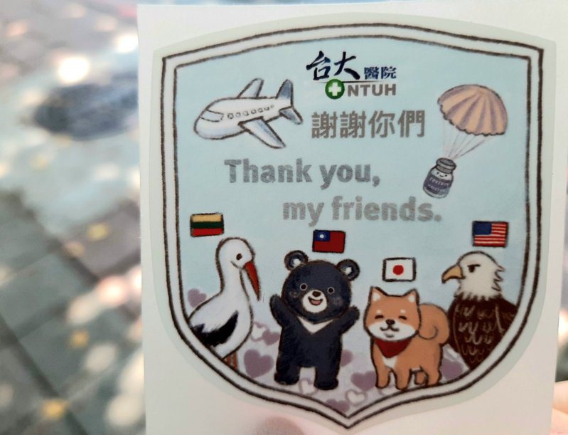 德國駐台記者白德瀚在推特分享台大醫院的可愛動物貼紙，紅到國外。（翻攝自Klaus Bardenhagen推特）