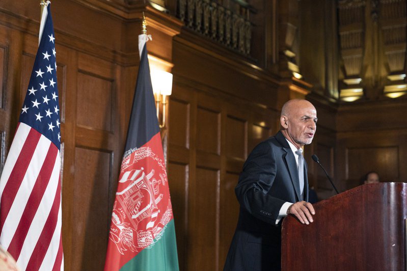 阿富汗总统甘尼2日指责美撤军决定太突然，图为他6月下旬在华府见完拜登后接受媒体访问。美联社(photo:UDN)