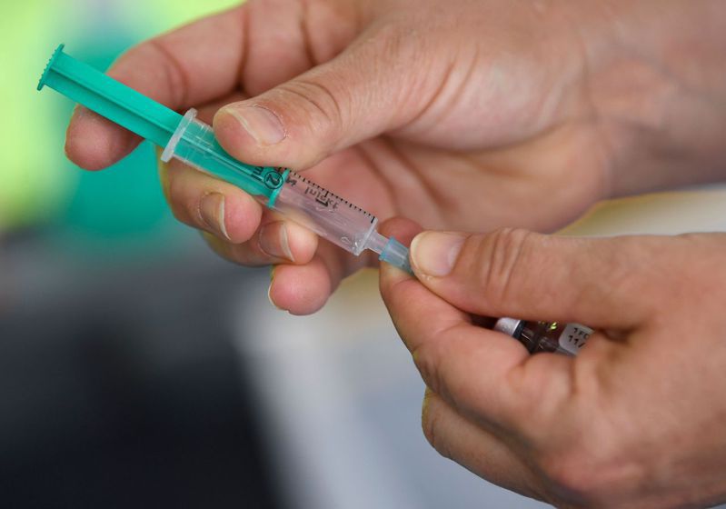 德国北部当局10日唿吁数千民众再次注射新冠疫苗，只因此前警方调查发现，一名红十字会护士可能给他们注射「生理食盐水」。法新社(photo:UDN)