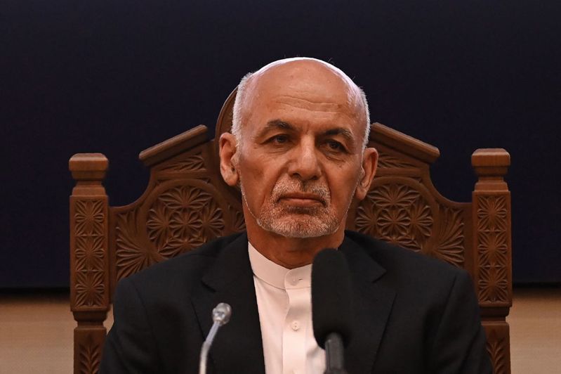 阿富汗总统甘尼15日在激进组织神学士包围喀布尔之后，声称为了「避免血战」而选择流亡。（法新社）(photo:UDN)