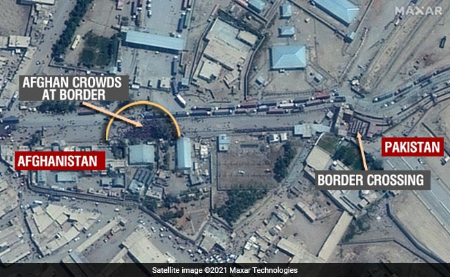 9月6日卫星画面显示，阿富汗与巴基斯坦接壤的边境城镇史宾波达克查曼关卡，逃难人群密密麻麻，报导指多达数千人。图／取自NDTV推特(photo:UDN)