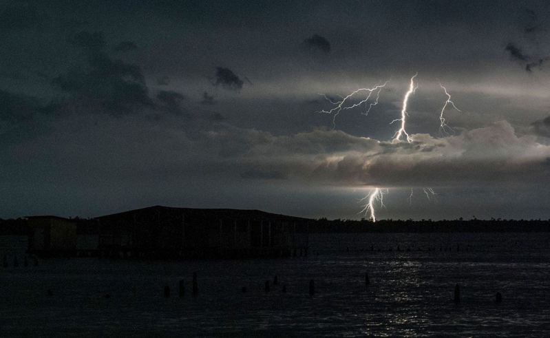 委内瑞拉的马拉开波湖保有全球闪电最密集地点的金氏世界纪录，可说是全球的「闪电首都」。法新社(photo:UDN)