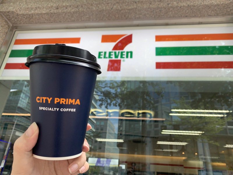7-ELEVEN響應國際咖啡日活動，OPEN POINT行動隨時取首度推出CITY PRIMA精品美式1杯1折超殺限量優惠。圖／7-ELEVEN提供