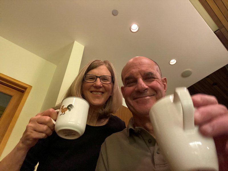 朱里雅斯4日得知获奖后，在社群媒体贴出与妻子在旧金山家中喜喝早餐咖啡的照片。（路透）(photo:UDN)
