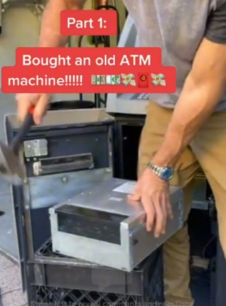 他们收购旧ATM机，竟发现内藏现金。图／取自(photo:UDN)