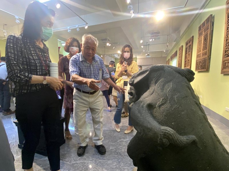 台灣碩果僅存的寺廟彩繪宗師，國寶級大師莊武男舉辦石獅展覽，最久的還有千年前的石獅像。 圖／紅樹林有線電視提供