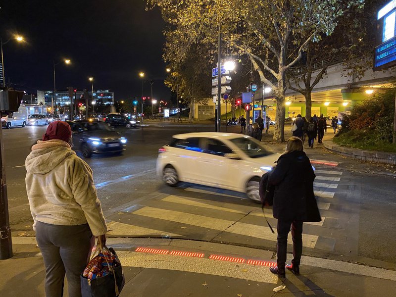 Flowell系统过去几年在法国郊区、中型城市与交通壅塞十字路口进行实验。最近在巴黎市区的实验效果正面，公司希望能在明年商业化推动。中央社(photo:UDN)