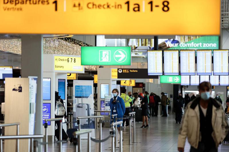 葡萄牙男子山斯和西班牙女子毕门达在荷兰阿姆斯特丹史基普机场（图）一架即将飞往西班牙的飞机上被捕。 法新社(photo:UDN)