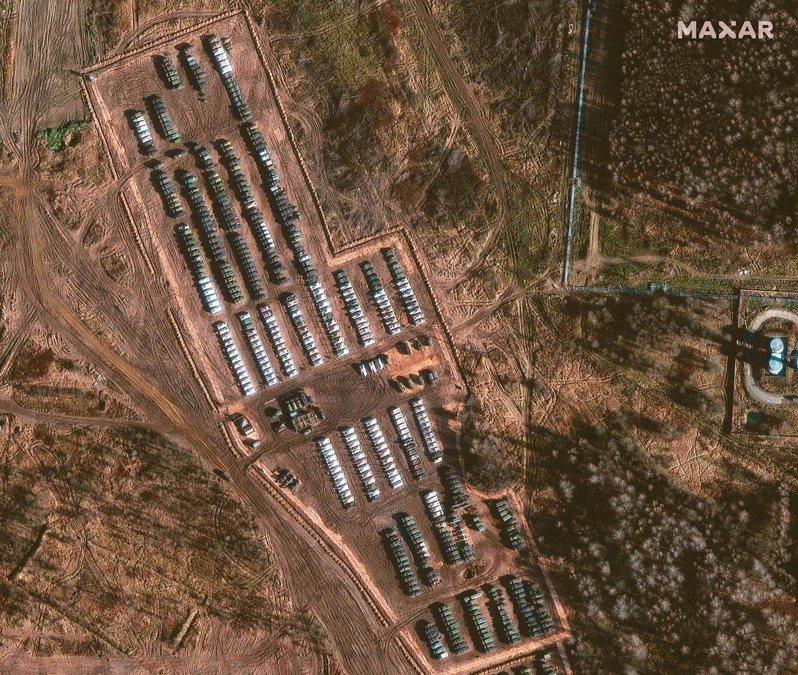 俄国十万大军压境 十一月拍摄的卫星画面显示，俄军战车、装甲车在俄国北方的叶利尼亚集结。情报显示，俄国已在乌克兰边界集结十万大军。（法新社）(photo:UDN)