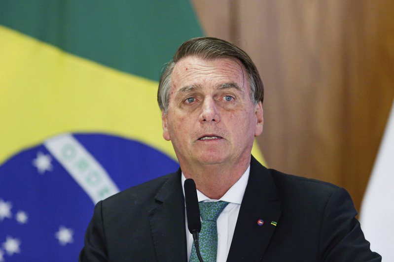 巴西总统波索纳洛（Jair Bolsonaro）今晨因为肠阻塞紧急住院治疗。 美联社(photo:UDN)