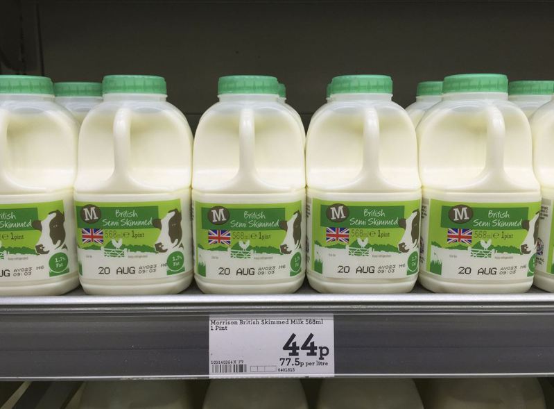 英国连锁超巿「莫里森」货架上的牛奶。图／路透社(photo:UDN)