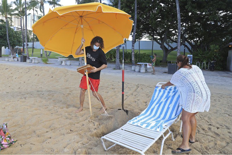 夏威夷将要求入境旅客接种加强针，以跳过隔离要求。美联社(photo:UDN)