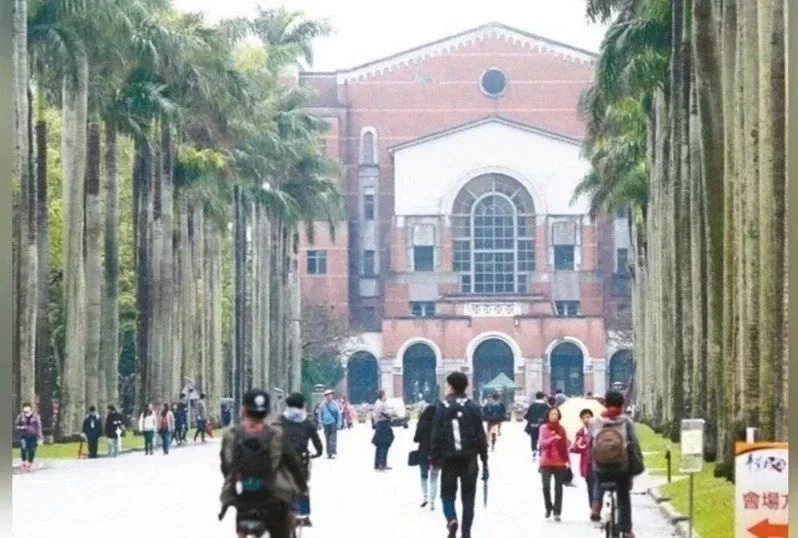 台灣大學18日舉行國文改革公聽會，學生會提案廢除大學國文必修，改列通識課程。本報資料照片