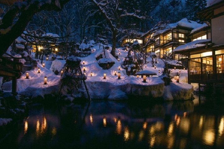 由120盞雪見蠟燭構成的光之花海只在冬季積雪期才能看得到。　圖：東京地下鐵株式會社／提供