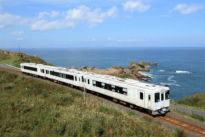 ▲東北（TOHOKU）EMOTION號提供享受列車之樂，並以乘坐列車為目的全新旅遊模式。　圖：JR東日本旅客鐵路株式會社／提供