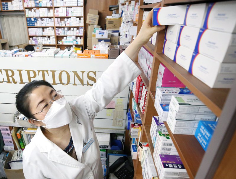 辉瑞口服药在南韩投用一周仅百余人获得处方治疗，官方今宣布将自22日扩大用药对象和增加供应药房数量。欧新社(photo:UDN)