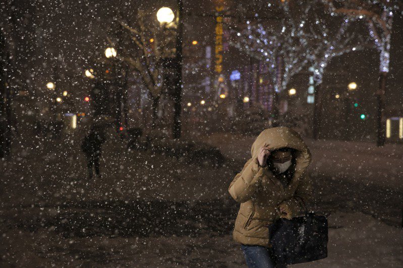 日本电视台报导，北海道今天受到上空寒流及辐射冷却效应影响相当严寒，许多地区都创今年冬天最低气温。 美联社资料照(photo:UDN)