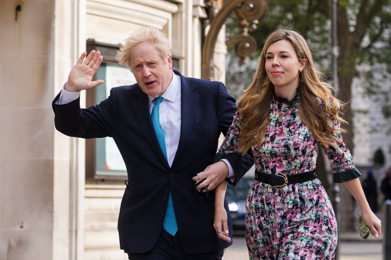 英国首相强生（左）和夫人凯莉（右）。欧新社(photo:UDN)