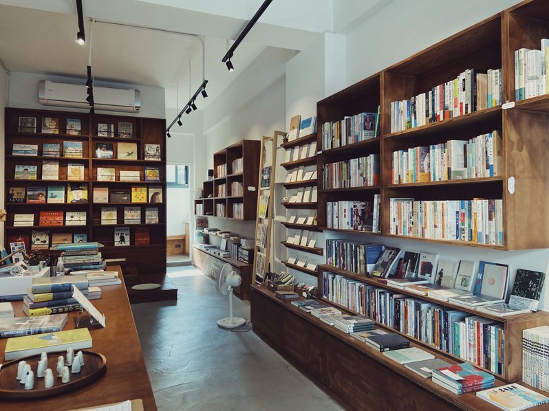 嘉義市近年開了多間獨立書店，圖為渺渺書店內部。圖／嘉義市政府提供