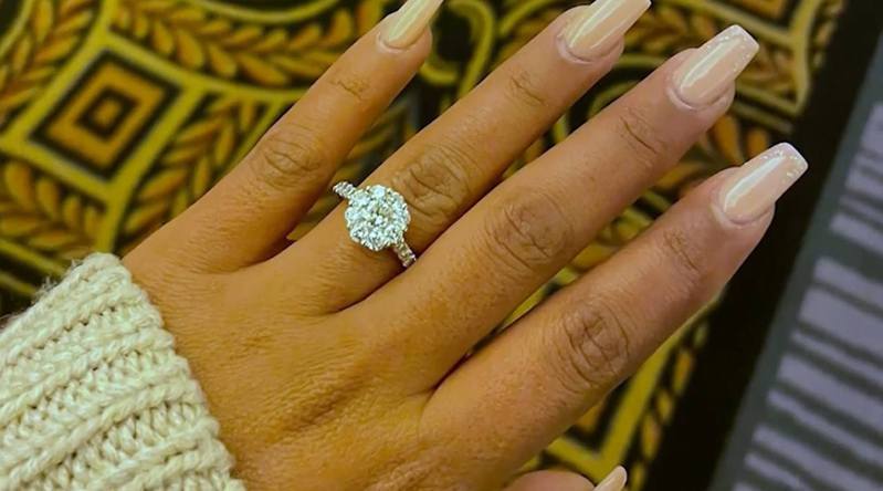 美国一对情侣在度假时在雪地遗失订婚戒指，在雪地上难以寻回。CBS新闻截图(photo:UDN)