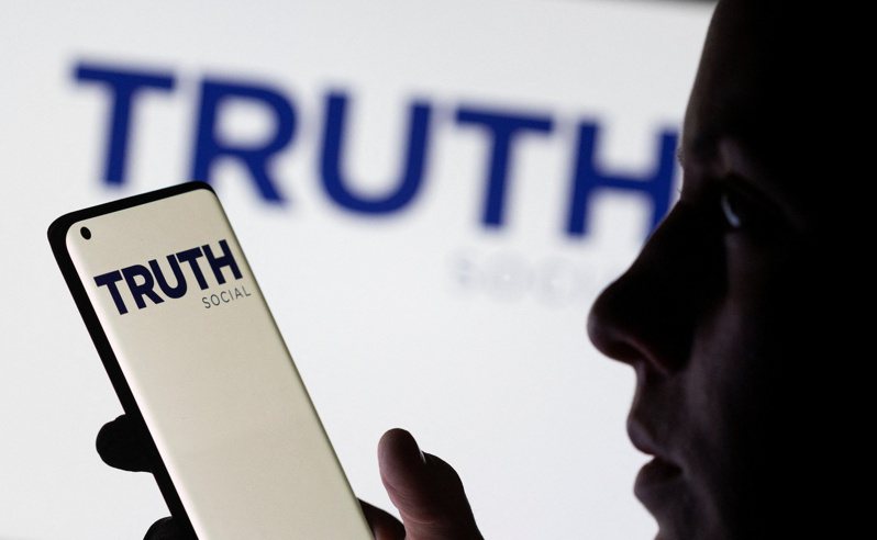 川普的新社群媒体应用程式Truth Social周一正式上线。路透(photo:UDN)