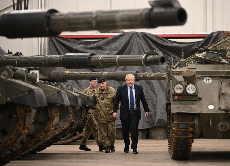 英国首相强生1日到爱沙尼亚视察北约部队。法新社(photo:UDN)