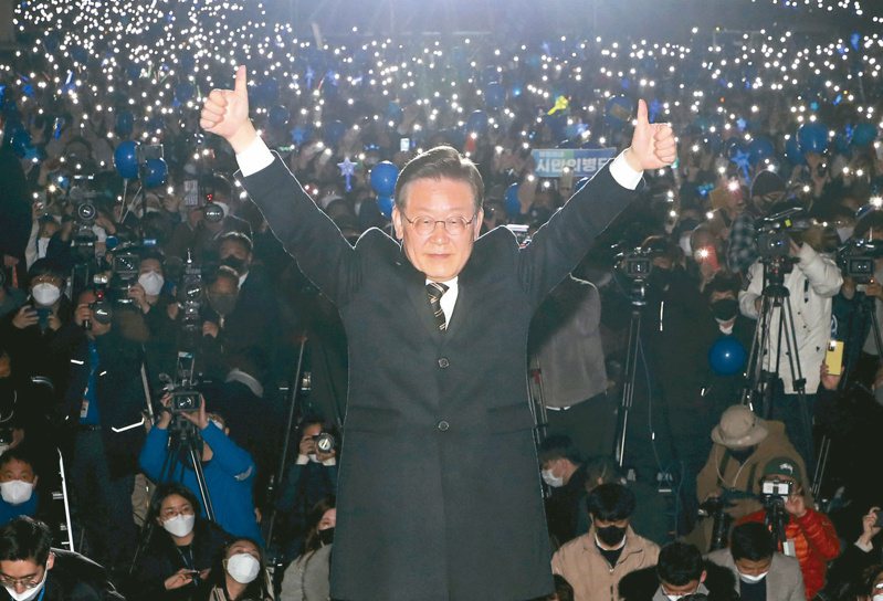 南韩总统大选今日投票，主要由民调领先的执政党共同民主党候选人李在明（图）与最大在野党国民力量党候选人尹钖悦两人对决。（美联社）(photo:UDN)