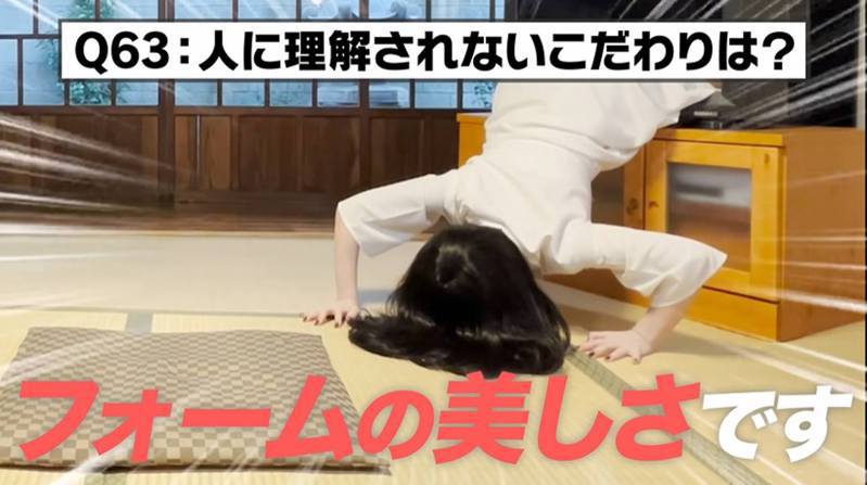 贞子不被人理解的执着则是她从电视机里爬出来时的美丽标准姿势。图／截自YouTube@贞子の井戸暮らし(photo:UDN)