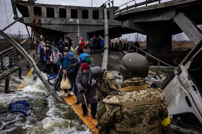 乌克兰总统泽伦斯基表示，通过9日的人道主义走廊总共有近3万5000人获救成功撤离。法新社(photo:UDN)