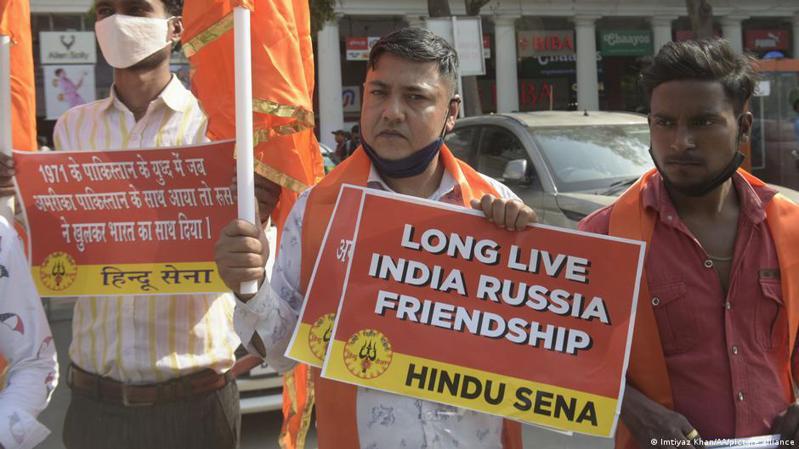 本月早些时候，在新德里，印度右翼组织「印度塞纳」（Hindu Sena）的成员组织了一次支持俄罗斯入侵乌克兰的游行。图／德国之声中文网(photo:UDN)
