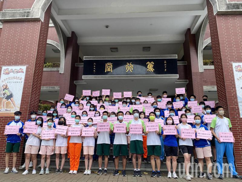 台南市私立瀛海中學62人上繁星，成績亮眼。記者鄭惠仁／翻攝