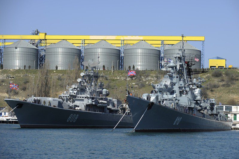 俄国黑海舰队船只2014年3月停靠在克里米亚。美联社(photo:UDN)