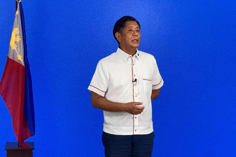 马可仕以压倒性优势笃定当选菲律宾总统，图为他9日在马尼拉的竞选总部会见媒体。（法新社）(photo:UDN)