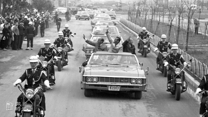 圖說：美國「太陽神十二號」登月太空人康拉德、戈登、比安，廿日登台訪問，台北市街道旁滿是熱情民眾歡迎。來源：聯合報。攝影： 龍啟文。日期： 1970/03/20
