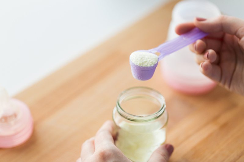 美国婴儿奶粉持续缺货，却有女子将超商奶粉全数扫空，引起公愤。示意图／ingimage(photo:UDN)