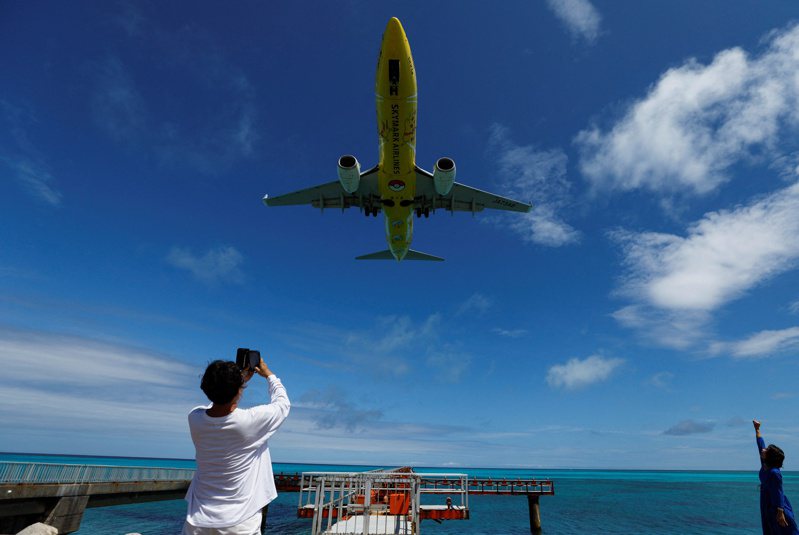 研究显示，全球商务与旅游的航班班次已超越疫前的2019年水准。 （路透社）(photo:UDN)