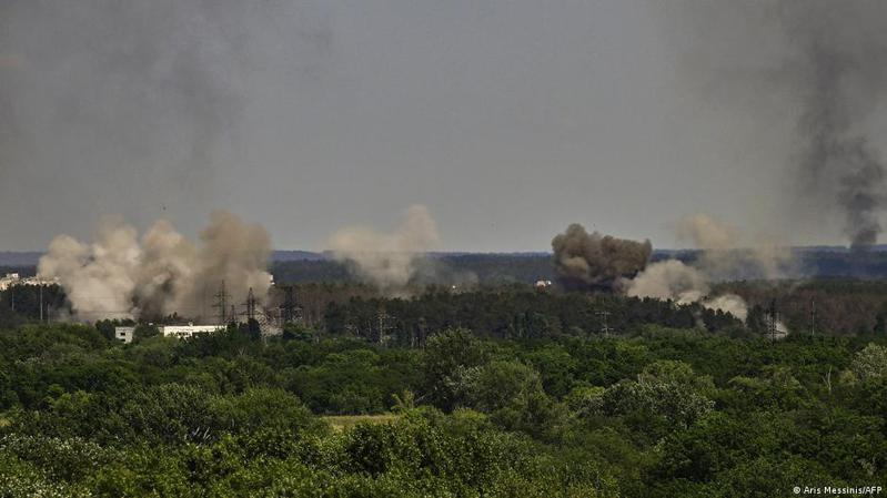 乌克兰军方周六表示，俄罗斯派遣增援部队以进一步控制顿巴斯地区的北顿涅茨克市，并正以大炮对该市展开「突击行动」。图／德国之声中文网(photo:UDN)