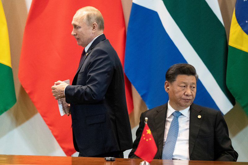 华盛顿邮报报导，最近几周，俄国官员要求中国大陆提供更多支持，大陆为此不耐。图为俄国总统普亭（左）与大陆国家主席习近平（右）。（路透）(photo:UDN)