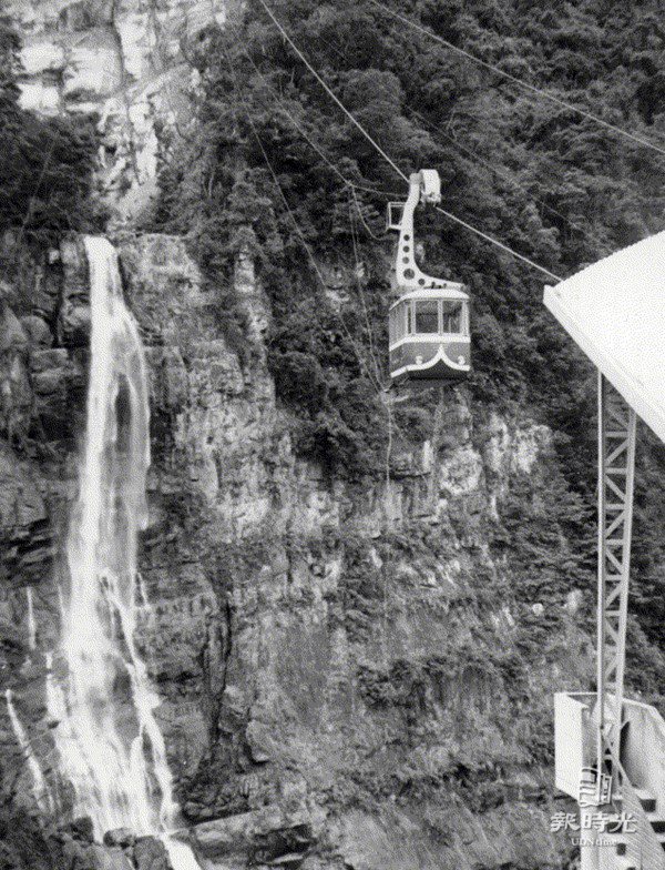 烏來風景區的空中纜車。日期：1967-08-06。攝影：報系記者。來源：聯合報