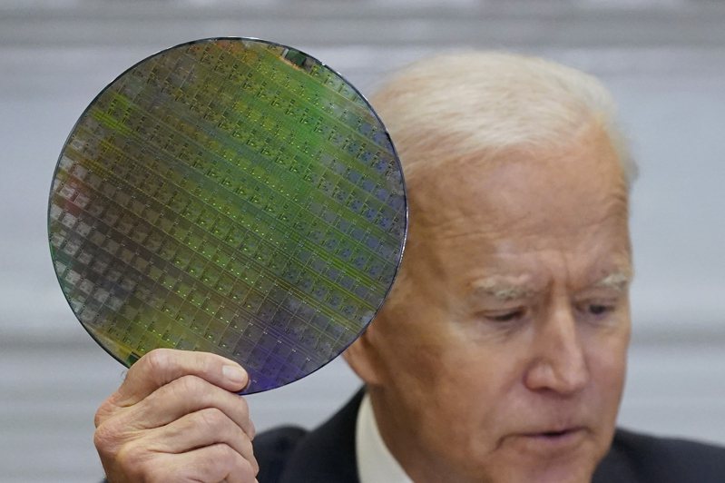 美国总统拜登推动的晶片法案，现在后继乏力。  美联社(photo:UDN)