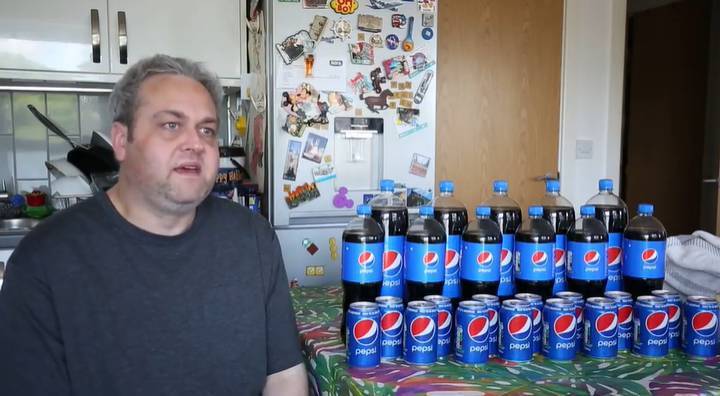 男子爱上喝可乐，天天喝掉30罐，而且一喝就是20年。图撷自(photo:UDN)